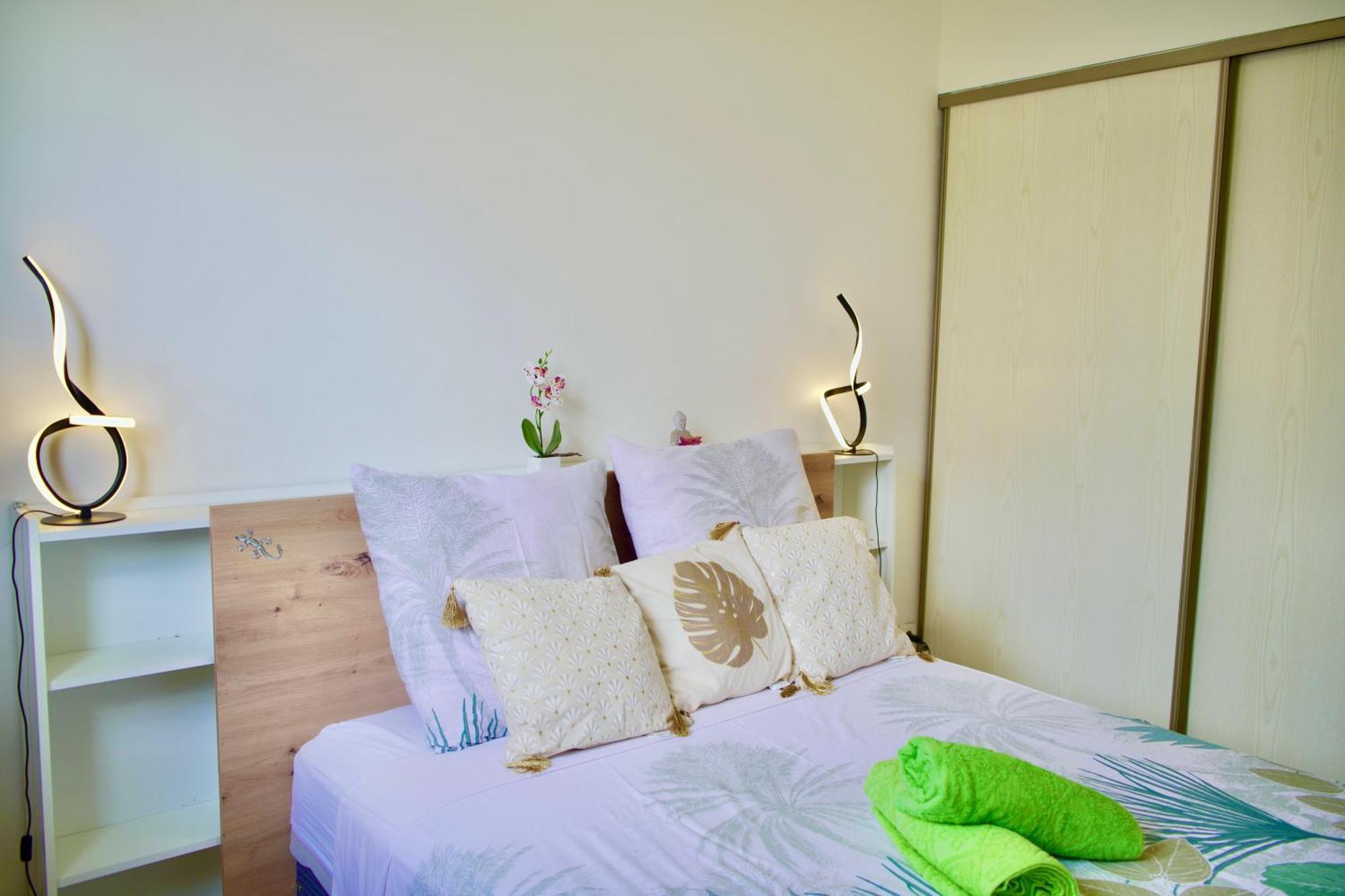 Appartamento Les Balcons Du Theatre Saint-Gilles-les Bains Esterno foto